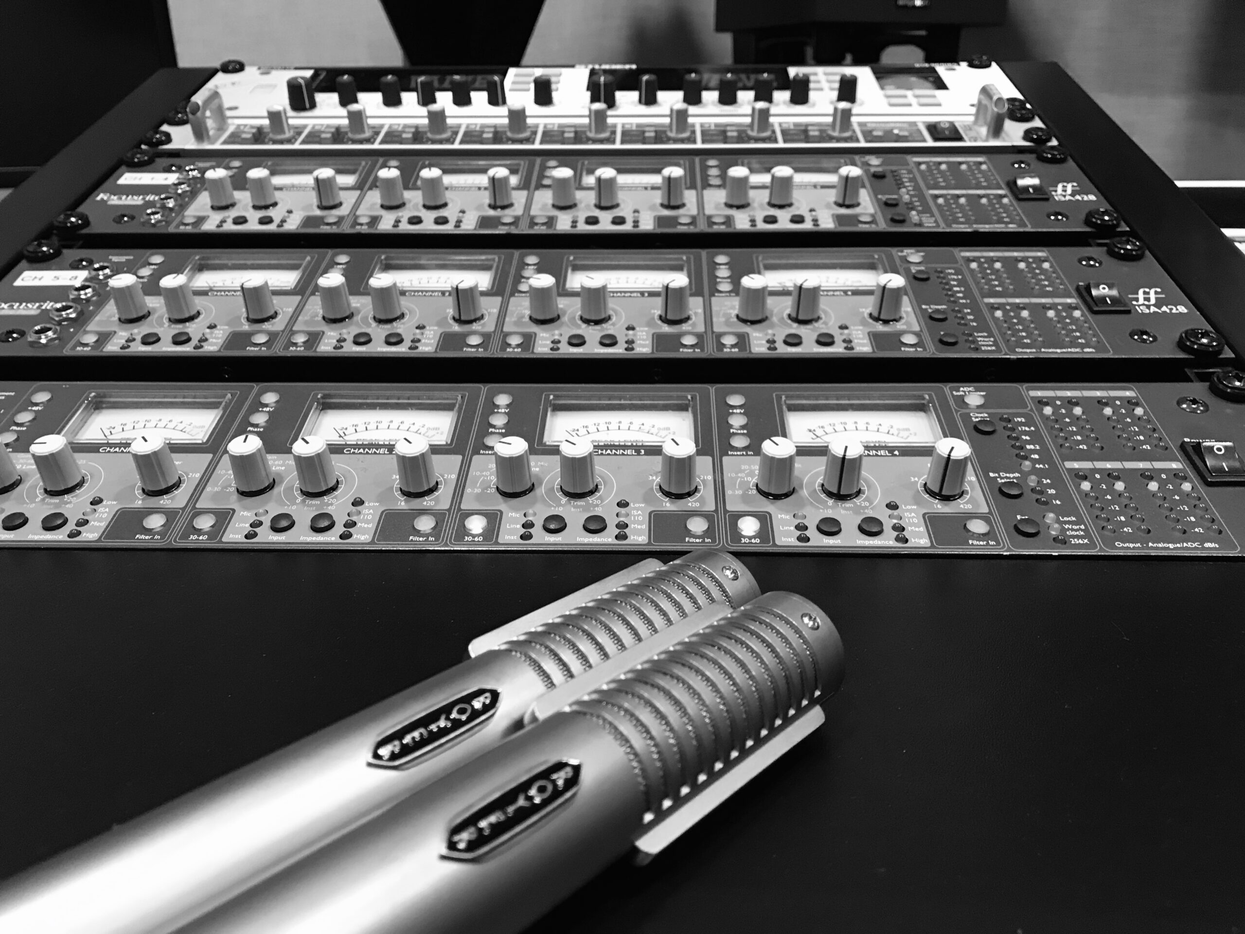 Focusrite 428 mit Royer Labs R-121 Bändchenmikrofon im Tonstudio in Südtirol